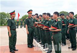 Quân khu kiểm tra kết quả thực hiện nhiệm vụ 6 tháng đầu năm tại Sư đoàn 306